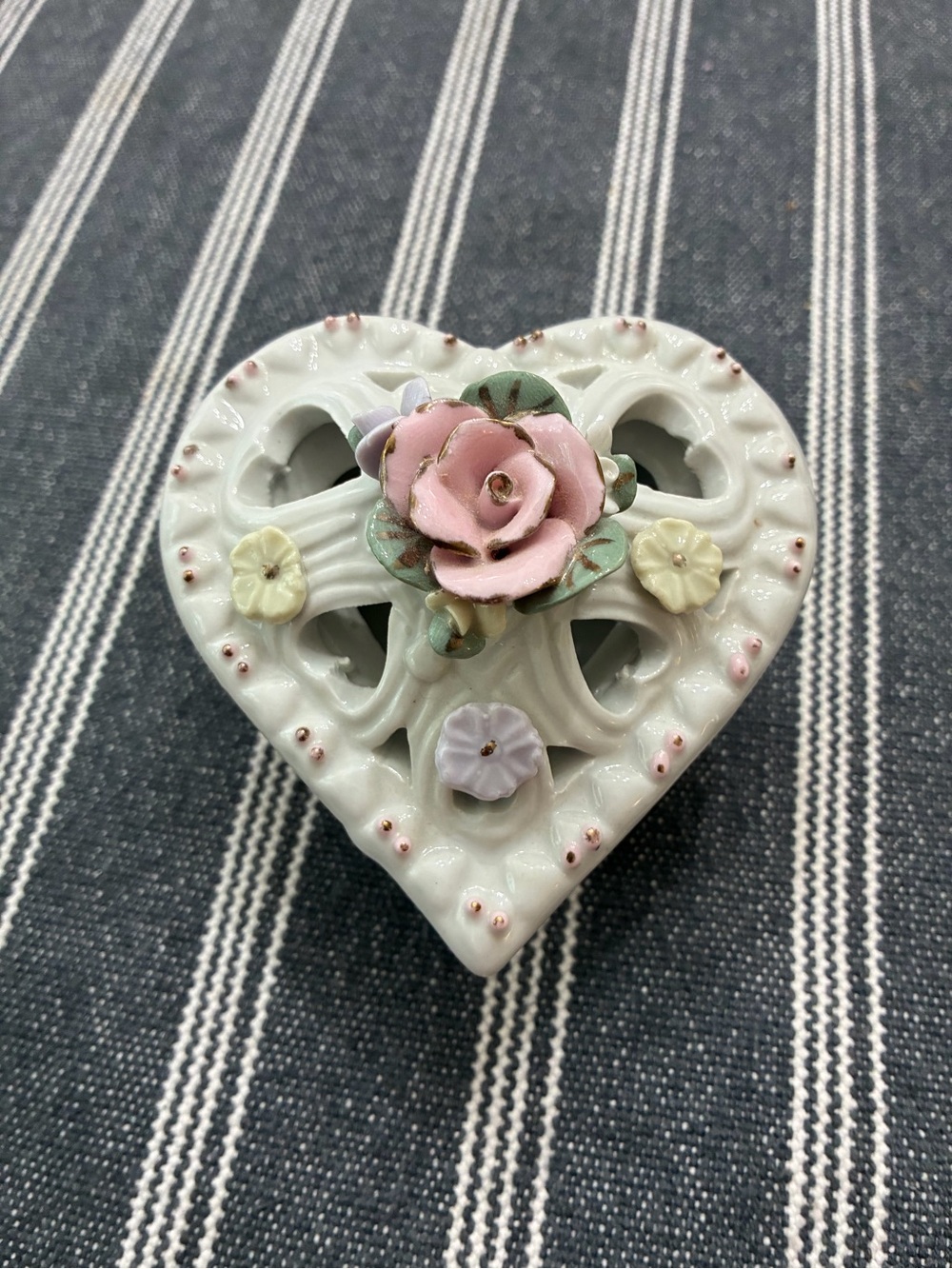 Vintages Heart Shaped Ceramic Floral Trinket Box